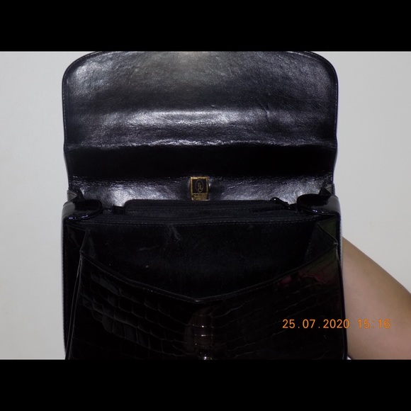 Black Snakeskin Like Handbag - Picture 3 of 4